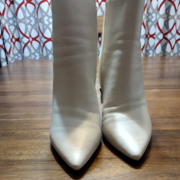 Nine West Torrie boots in White - Picture 4 of 9